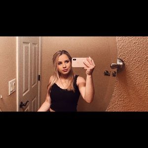 Meet your Posher, Ella